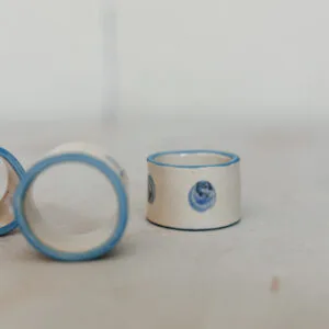 Dekoracja ceramiczna w motywie borówki