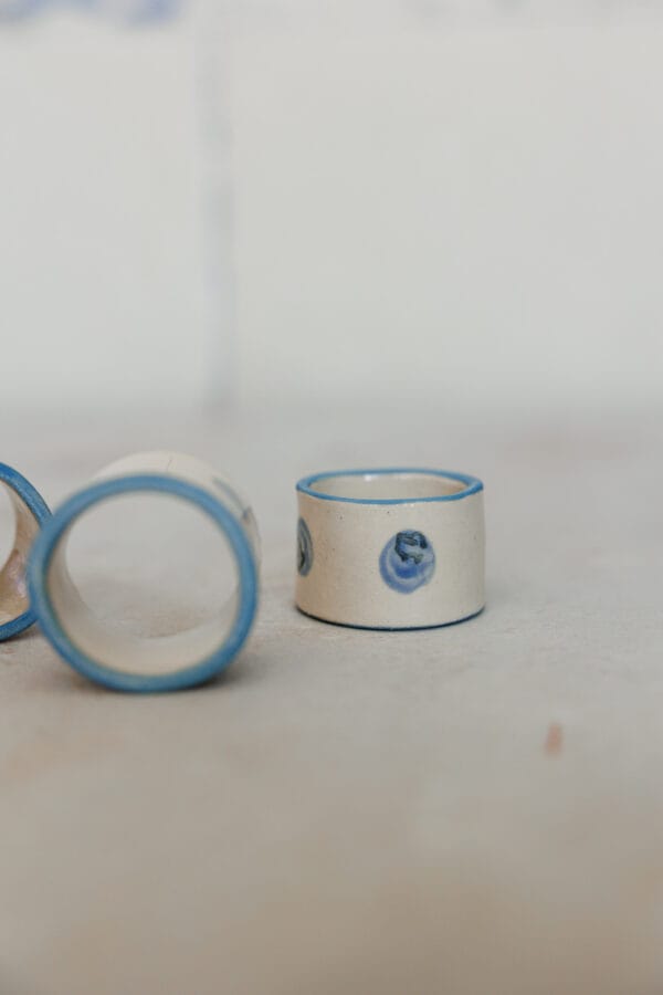 Dekoracja ceramiczna w motywie borówki